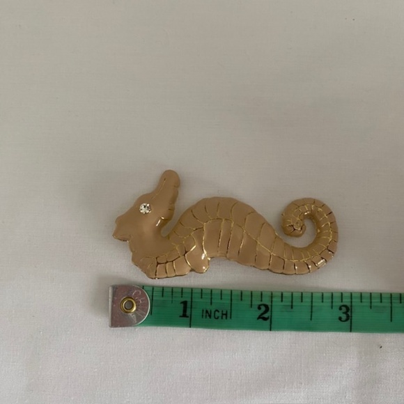 Gold Tone Beige Enamel Oversized Seahorse Brooch - Picture 5 of 5